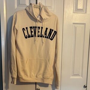 Cleveland hooded pull over sweatshirt in cream size medium NWOT